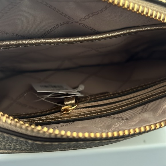 Michael Kors MD Camera Bag - Picture 4 of 6